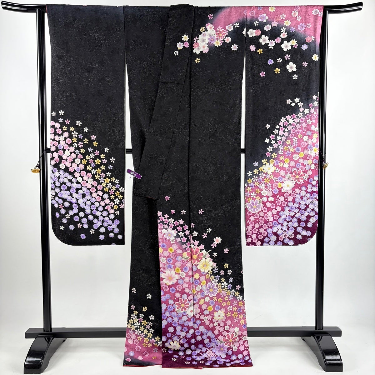 黒地⭐️着丈177cm⭐️裄68cm⭐️正絹絞り全総松柄振袖掛下衣装⭐️貴重品⭐️売り切り 振袖 身丈170cm 裄丈68cm L 袷 草花 銀通し 金糸 黒 正絹 逸品｜中古
