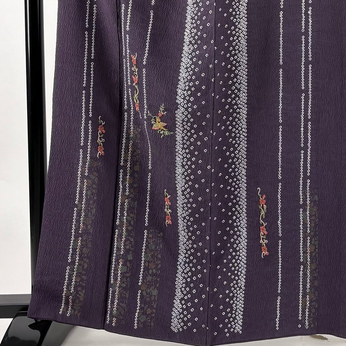 付下げ 身丈162.5cm 裄丈65cm M 袷 草花 縦縞 相良刺繍 金糸 紫 正絹
