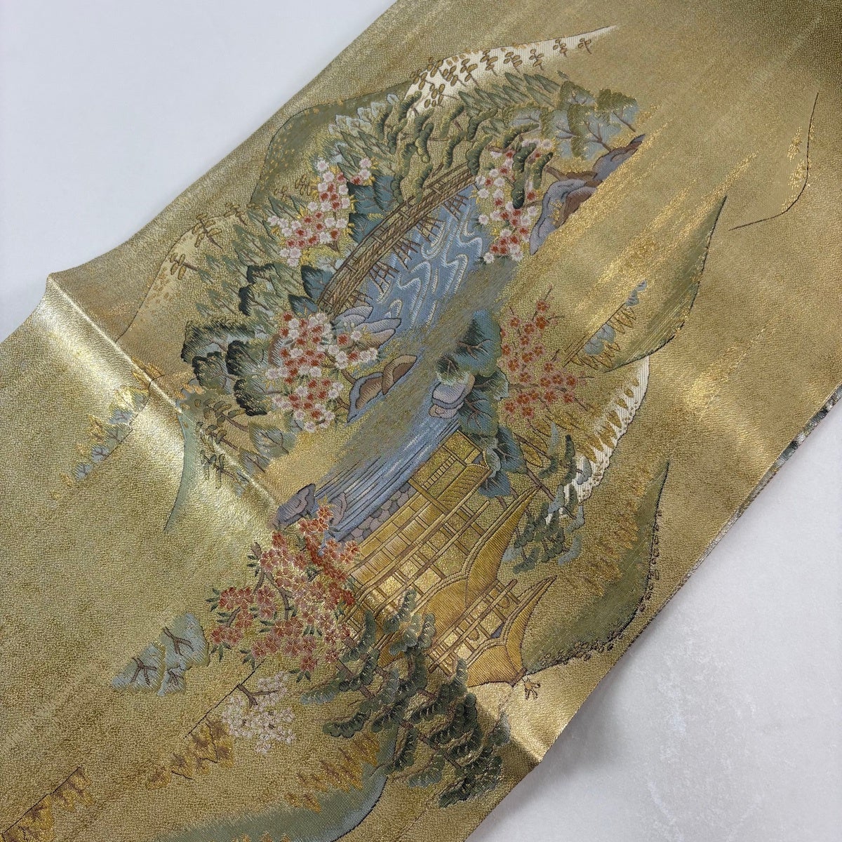 美品】 丸帯 名品 金閣寺 京名所 金銀糸 箔 金色 お太鼓柄 正絹｜中古