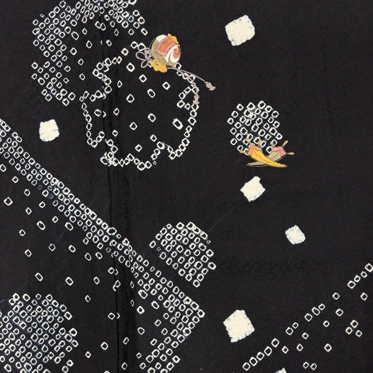 付下げ 身丈160.5cm 裄丈63cm S 袷 小槌 雪輪 刺繍 絞り 黒 正絹 秀品