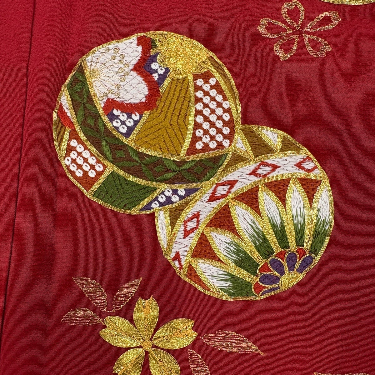 振袖 身丈159cm 裄丈66cm M 袷 鈴乃屋 手鞠 桜 金糸 刺繍 赤 正絹 秀品