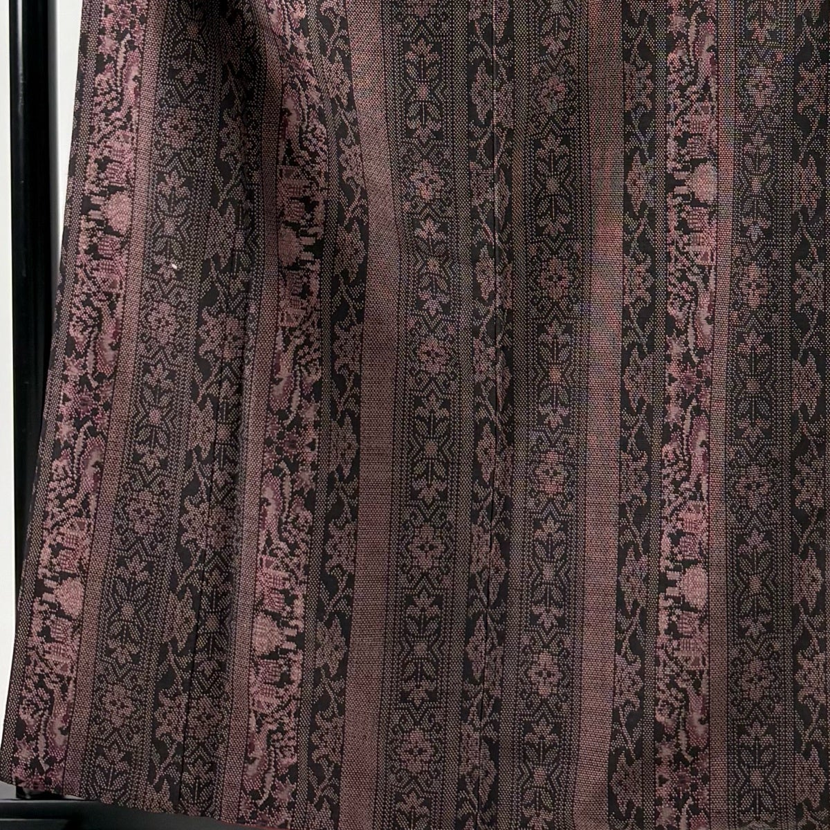 【美品】 塩沢紬 身丈161.5cm 裄丈65.5cm 正絹 名品 【中古】 美品】 紬 身丈157.5cm 裄丈64cm M 単衣 塩沢絣 証紙あり うさぎ 縦縞