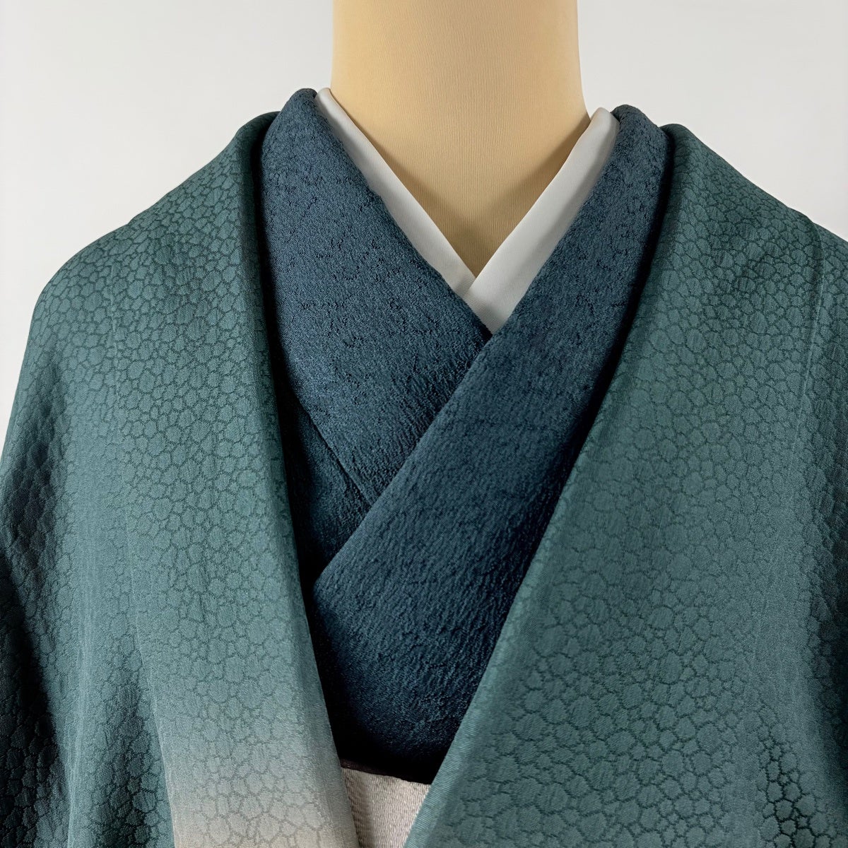 美品】 道中着 身丈101.5cm 裄丈65.5cm M 和装コート 地紋 ぼかし柄 灰
