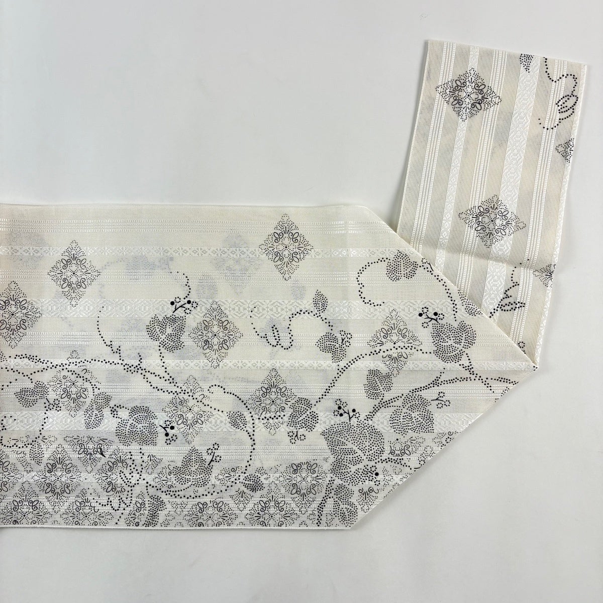 美品】 名古屋帯 逸品 夏帯 紗 松葉仕立て 八寸名古屋帯 蔦 菱 灰白