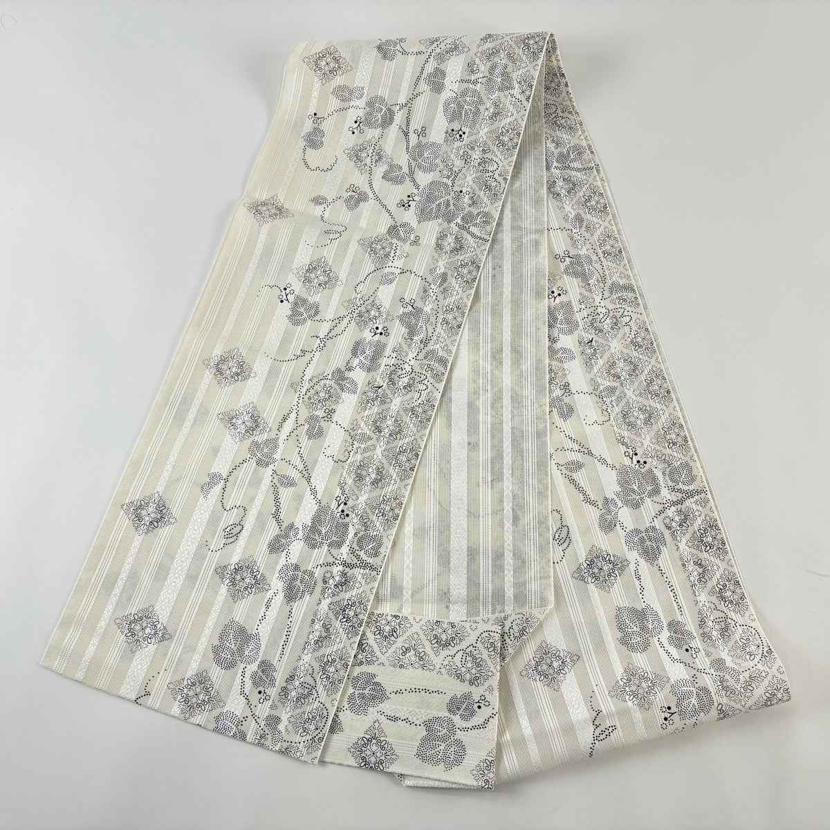 美品】 名古屋帯 逸品 夏帯 紗 松葉仕立て 八寸名古屋帯 蔦 菱 灰白