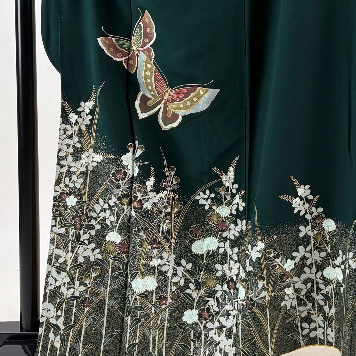 振袖 身丈159.5cm 裄丈67.5cm L 袷 蝶 草花 金彩 深緑 正絹 名品｜中古
