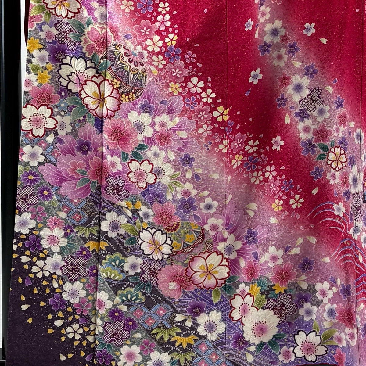 振袖 身丈159.5cm 裄丈62.5cm S 袷 手鞠 桜 銀通し 金彩 濃ピンク 正絹