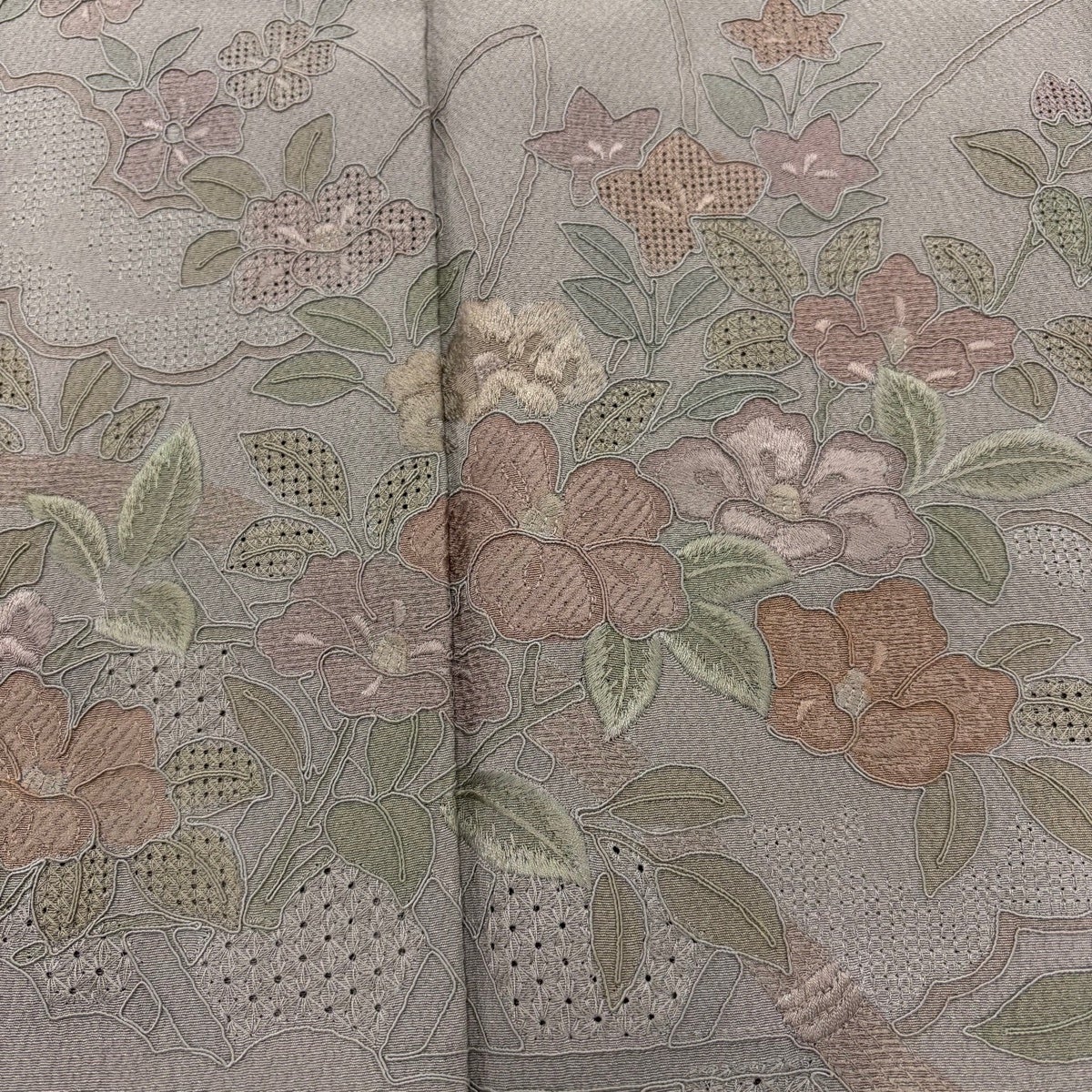 付下げ 身丈155.5cm 裄丈62cm S 袷 椿 雲文 刺繍 薄小豆 正絹 秀品 一