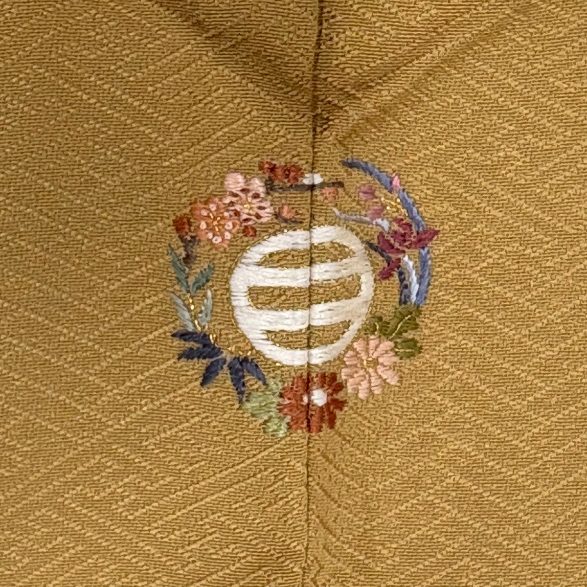 色無地 身丈160.5cm 裄丈62.5cm S 袷 地紋 山吹茶色 正絹 秀品 一つ紋