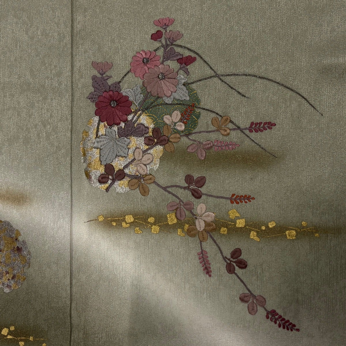 付下げ 身丈153cm 裄丈62cm S 袷 雪輪 秋草 刺繍 金銀彩 灰緑 正絹 秀