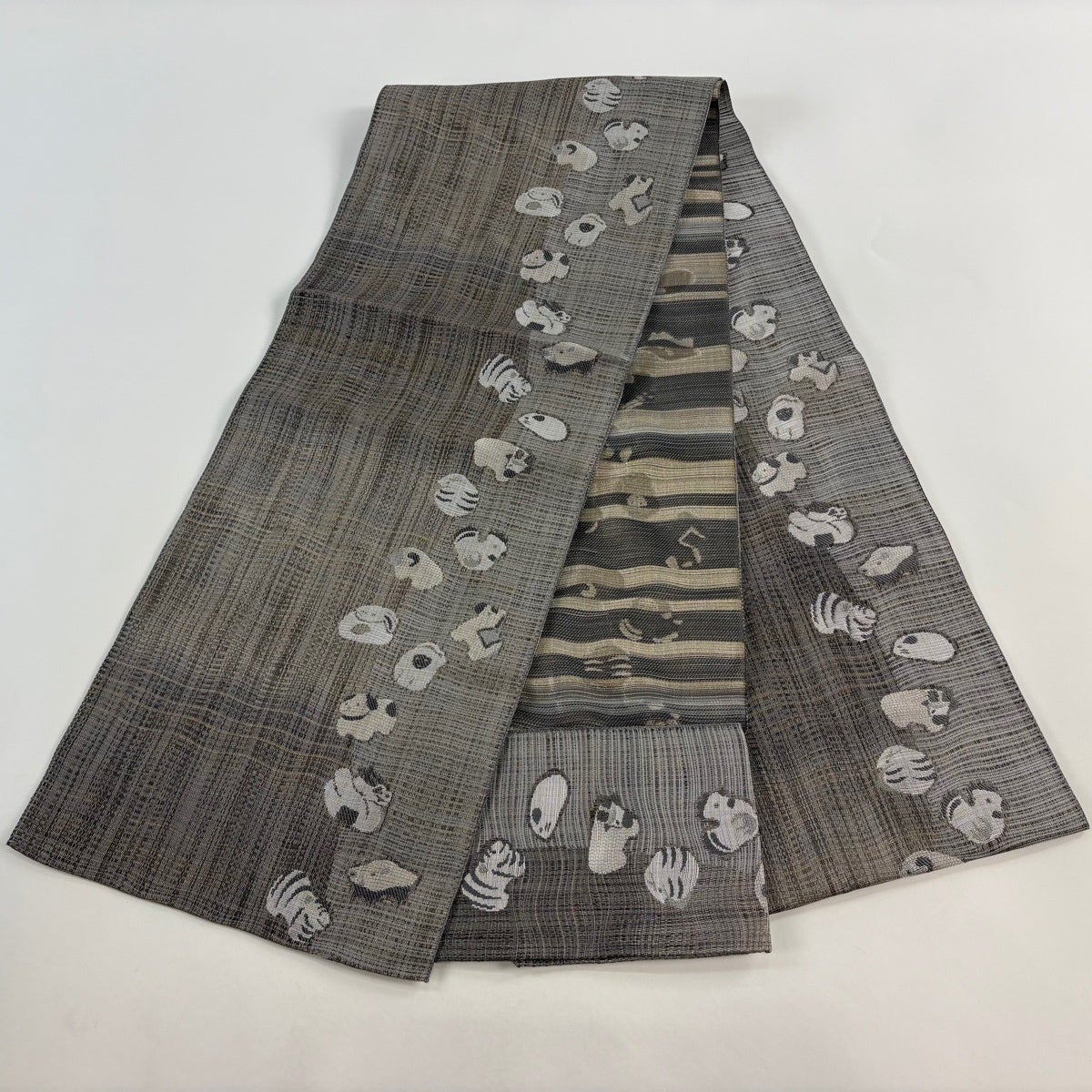美品】 名古屋帯 逸品 八寸名古屋帯 松葉仕立て 十二支 金糸 灰色 正絹