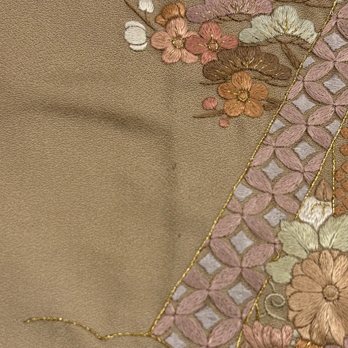 着物 付け下げ 裄丈68 正絹 蘇州刺繍 金糸 ベージュ 未使用 L寸 MWR 美品】 付下げ 身丈154.5cm 裄丈63cm S 単衣 松竹梅 菊 刺繍 金糸 薄茶