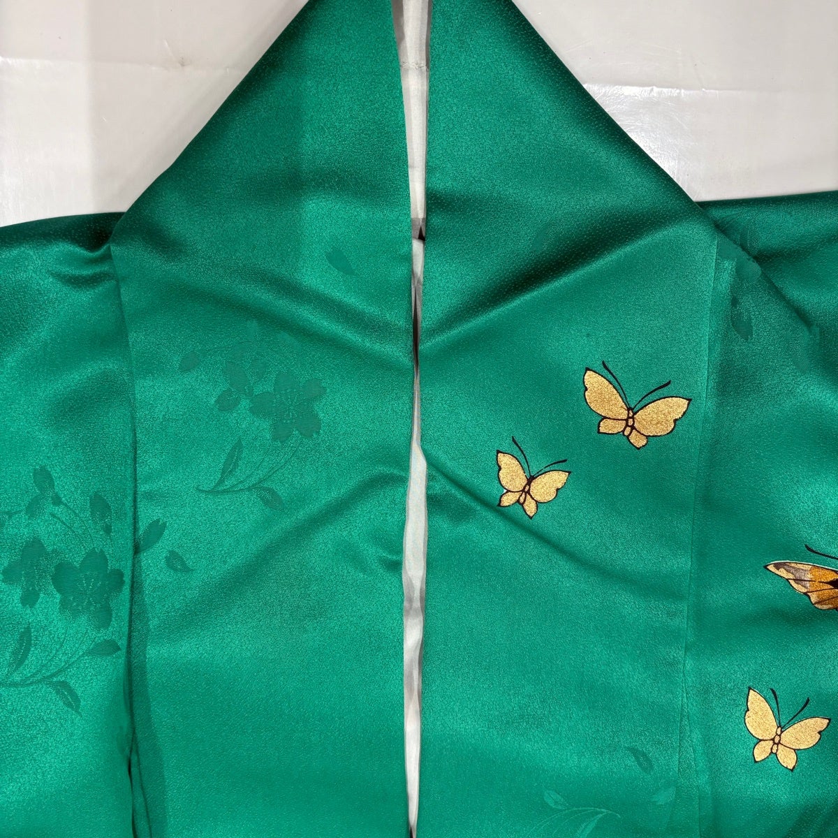 振袖 身丈161cm 裄丈66cm M 袷 草花 蝶 箔 金彩 緑 正絹 秀品｜中古