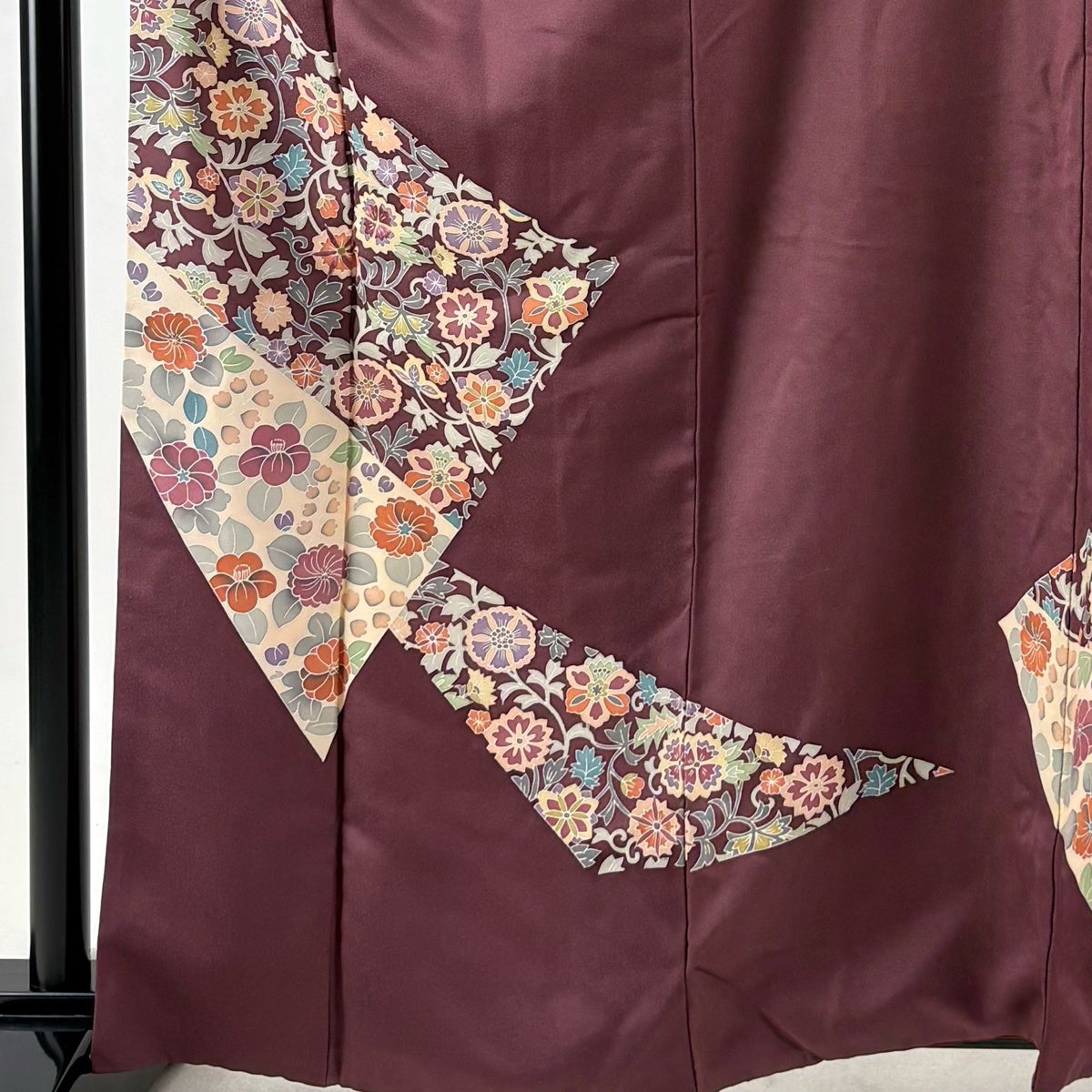 付下げ 身丈162.5cm 裄丈69cm L 袷 花唐草 椿 刺繍 赤紫 正絹 秀品