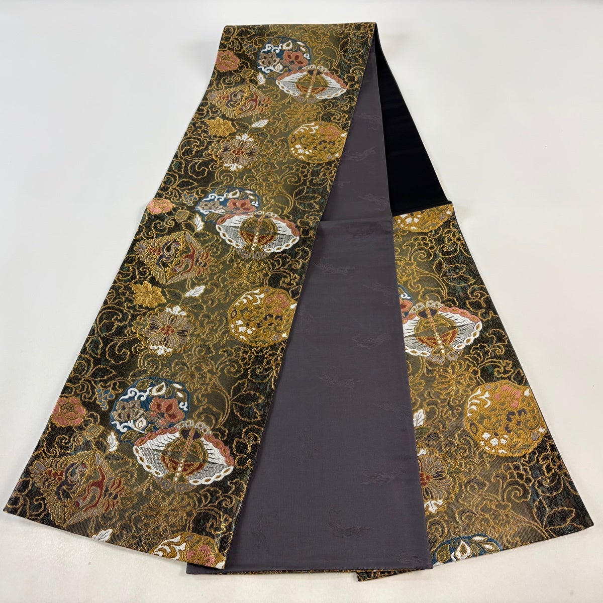 正絹・黒地に蝶づくし・袋帯・全体に金糸 美品】 袋帯 名品 花鳥 蝶 金銀糸 刺繍 黒 六通 正絹｜中古・古着