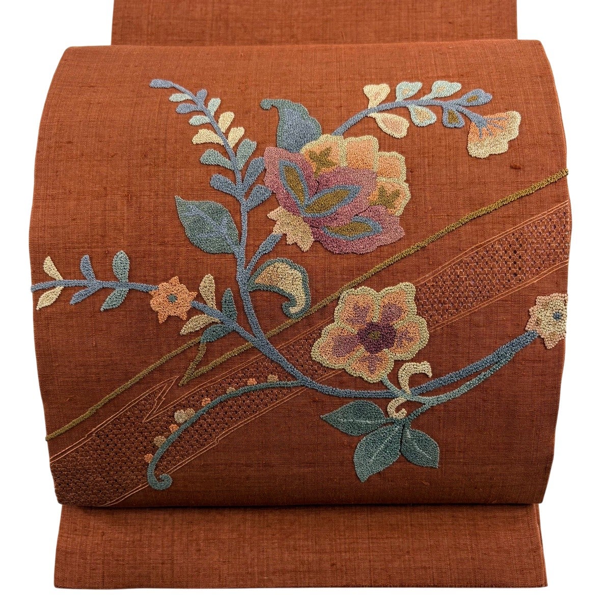 美品】 開き名古屋帯 秀品 草花 打ち出の小槌 相良刺繍 赤紫 正絹