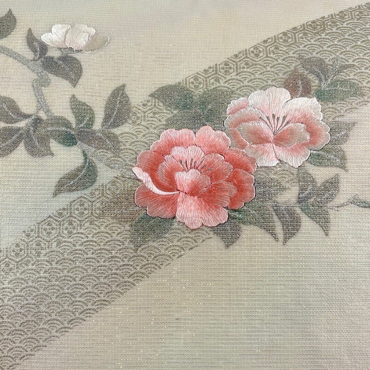 50%OFF 名古屋帯 秀品 枝花 有職文様 刺繍 金銀彩 クリーム 正絹 K50