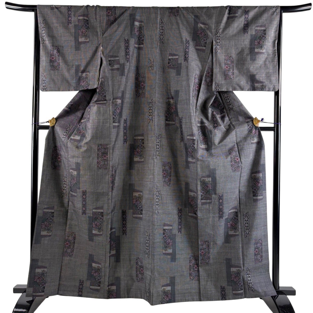 美品】 紬 身丈160cm 裄丈65cm M 薄物 夏紬 花柄 黒 正絹 秀品｜中古