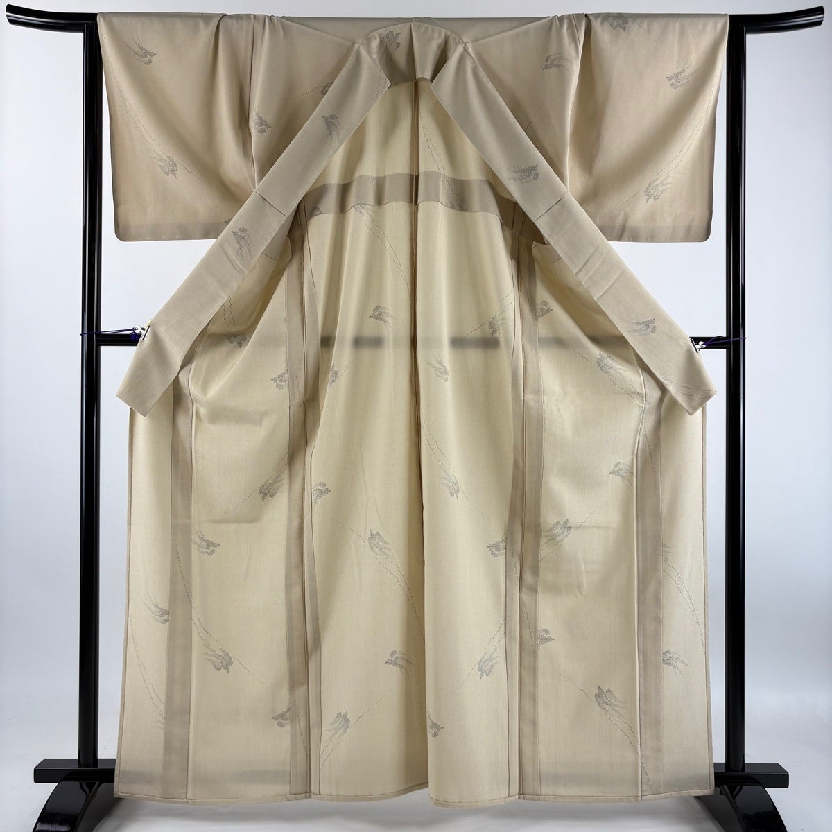 美品】 紬 身丈163cm 裄丈65cm M 単衣 燕 亀甲絣 ベージュ 正絹 名品