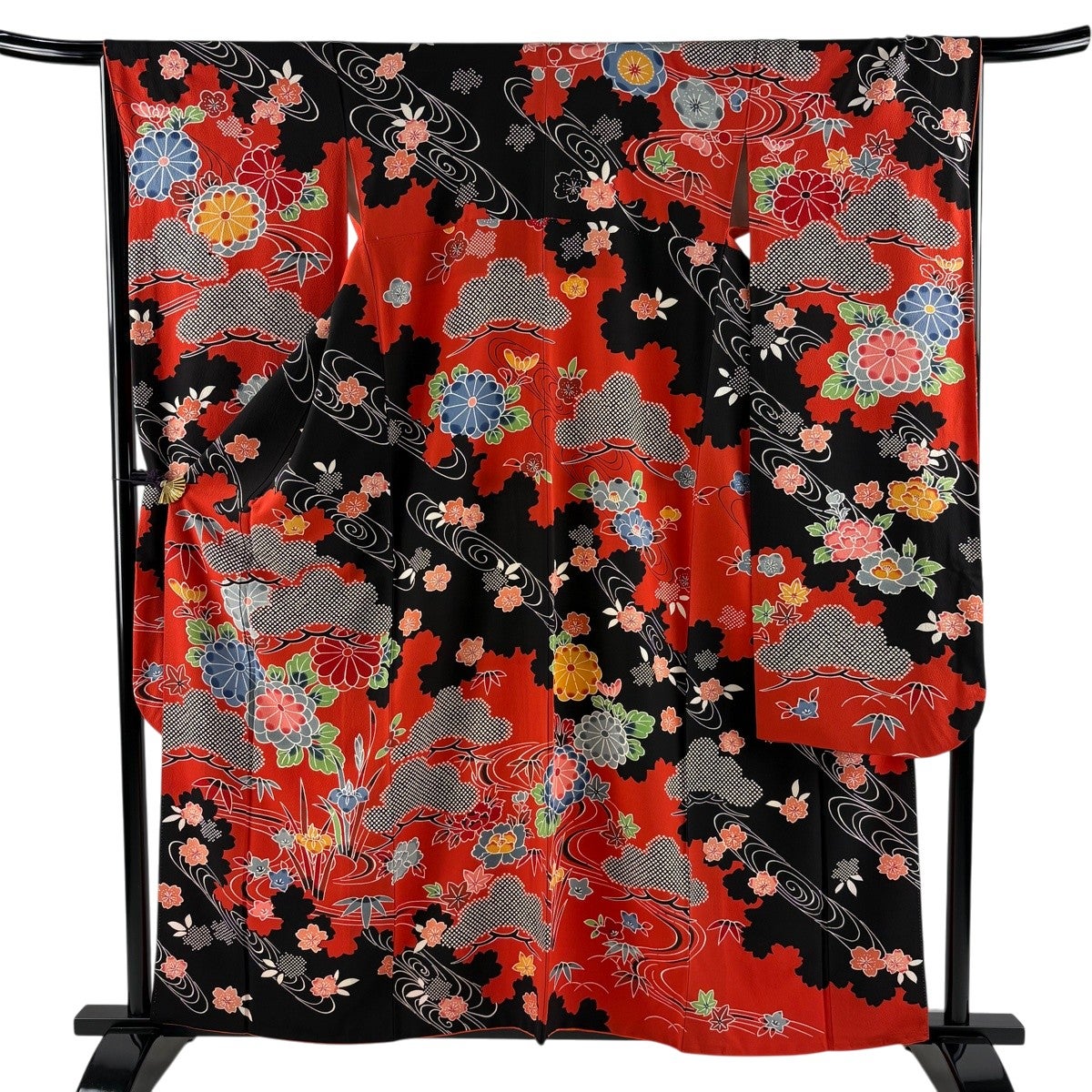 黒地⭐️着丈177cm⭐️裄68cm⭐️正絹絞り全総松柄振袖掛下衣装⭐️貴重品⭐️売り切り 振袖 身丈160.5cm 裄丈66.5cm M 袷 菊 流水 ぼかし 朱色 正絹 名品
