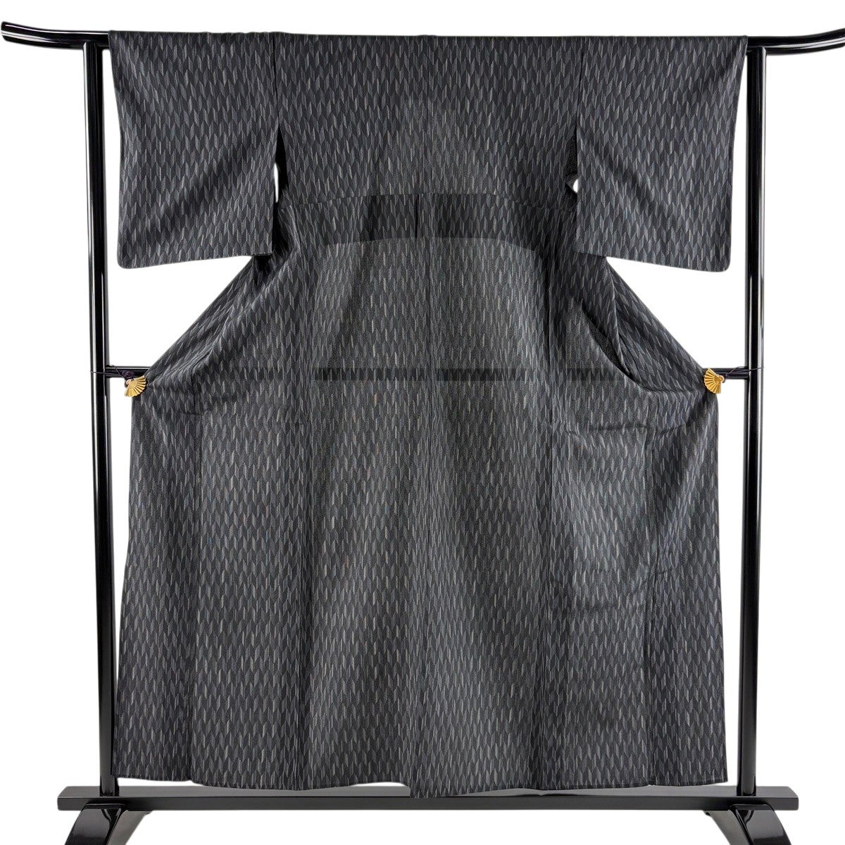 紬 身丈157cm 裄丈62cm S 単衣 矢羽 幾何学 黒 正絹 名品｜中古・古着