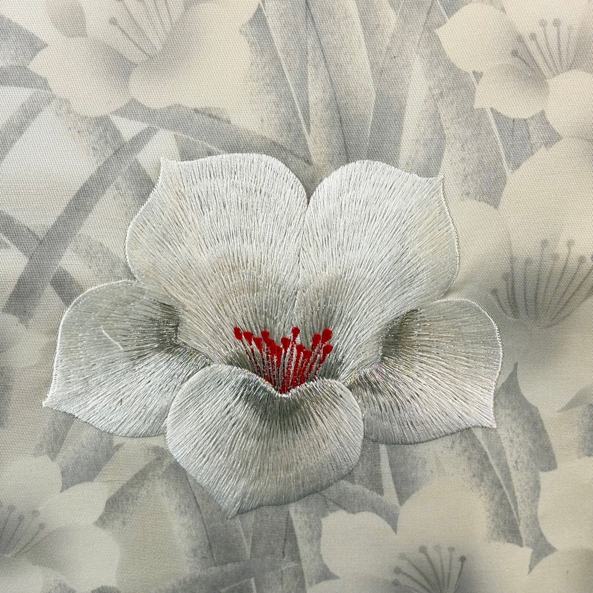 美品】 名古屋帯 優品 草花 銀糸 刺繍 クリーム 正絹｜中古・古着