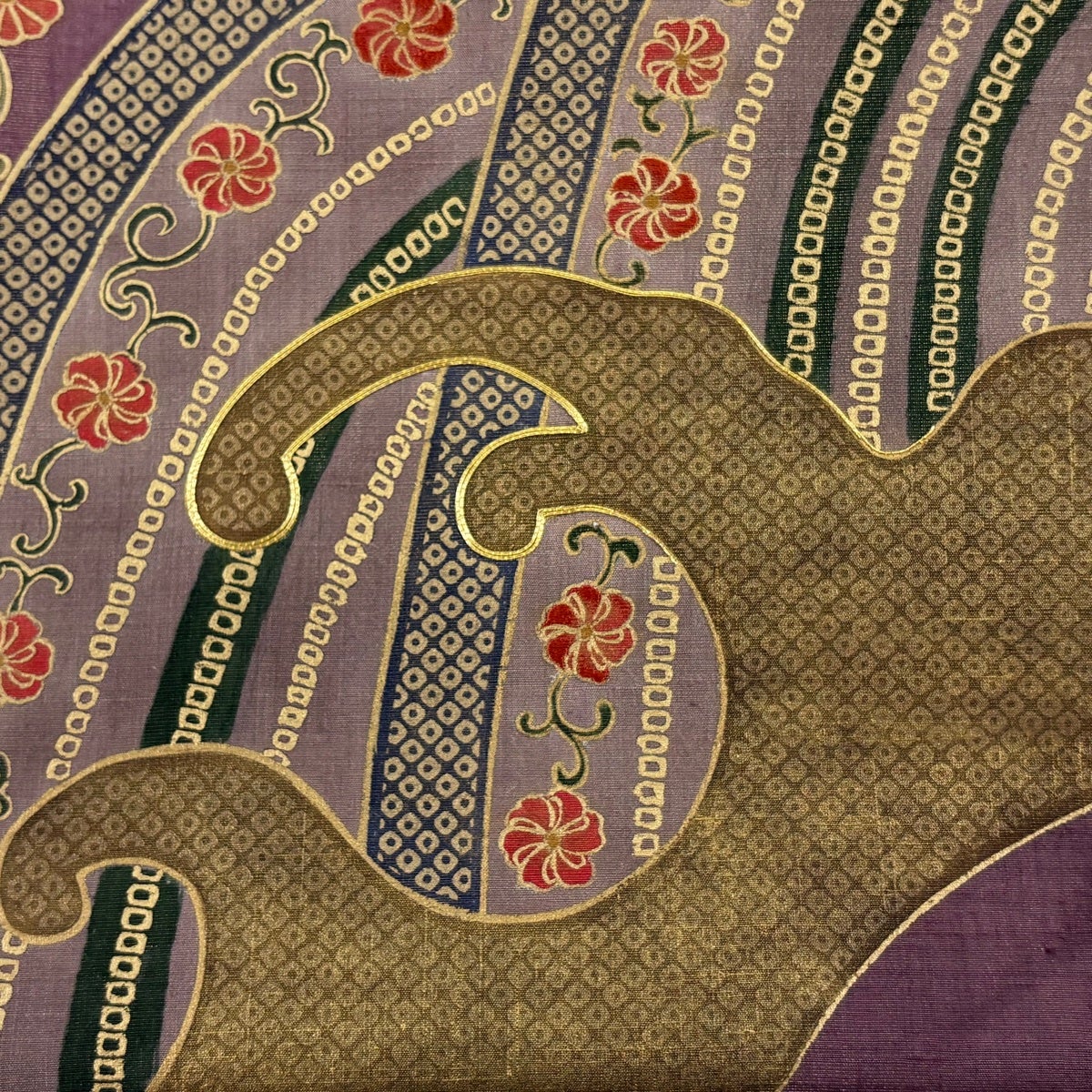 美品】 袋帯 秀品 花唐草 波頭 金糸 金彩 紫 お太鼓柄 正絹｜中古