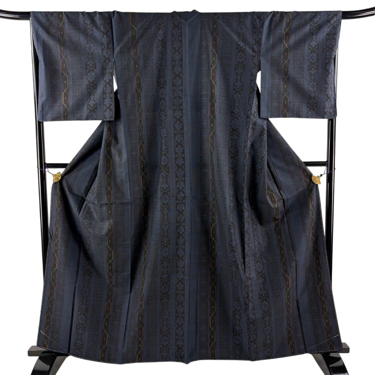 美品】 紬 身丈162.5cm 裄丈67cm M 袷 花菱 縦縞 紺色 正絹 秀品｜中古