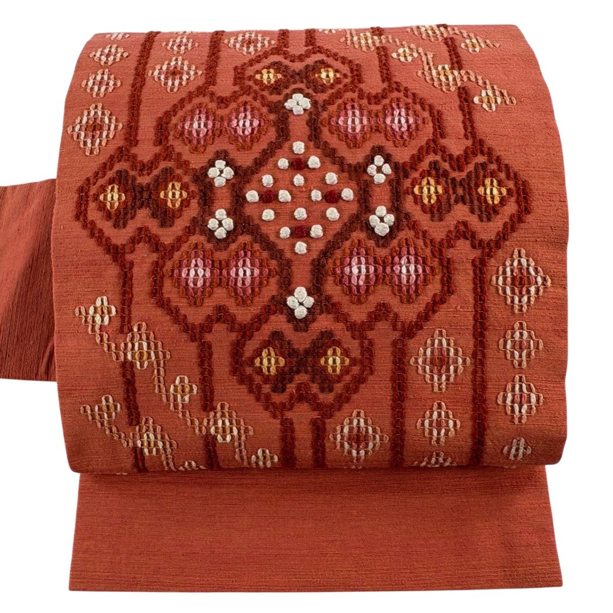 逸品　未使用品　和服帯　正絹　仙頭・相良刺繍　花模様　(紬)名古屋帯　早い者勝ち 名古屋帯 秀品 紬地 草花 霞 相良刺繍 刺繍 黄土色 正絹｜中古・古着
