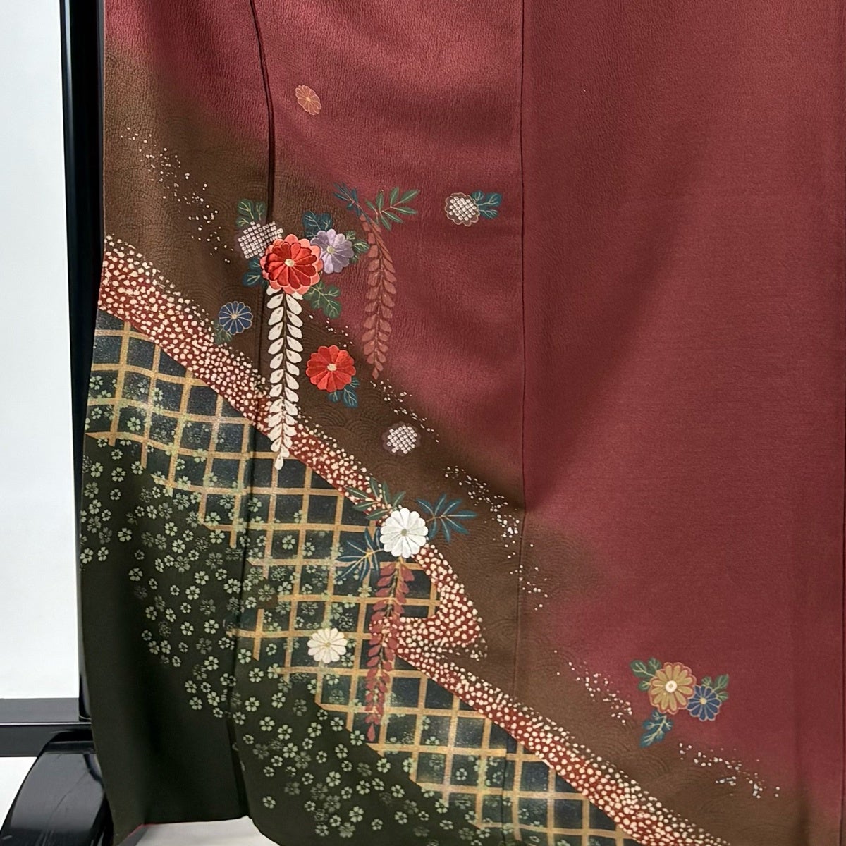 美品】 付下げ 身丈169cm 裄丈68cm L 袷 草花 格子 金銀彩 刺繍 えんじ