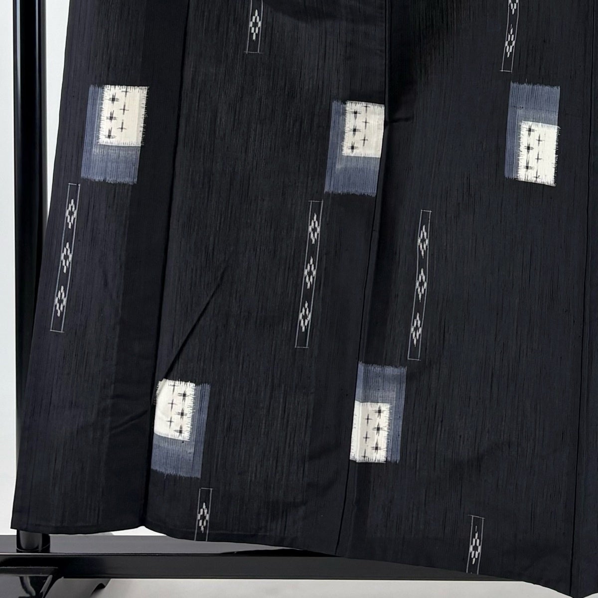 紬 身丈159cm 裄丈63cm S 薄物 絣柄 黒 正絹 秀品｜中古・古着