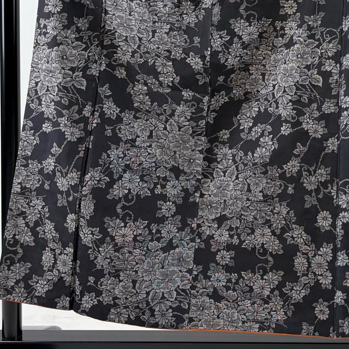 紬 身丈154.5cm 裄丈61cm S 袷 草花 花唐草 黒 正絹 秀品｜中古・古着
