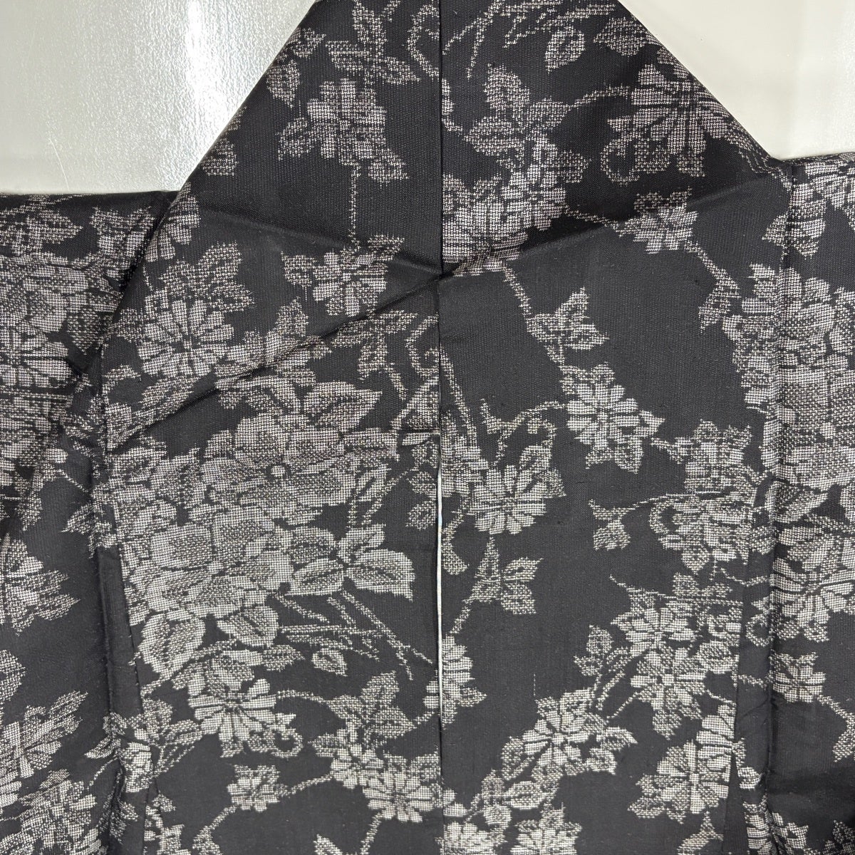 紬 身丈154.5cm 裄丈61cm S 袷 草花 花唐草 黒 正絹 秀品｜中古・古着