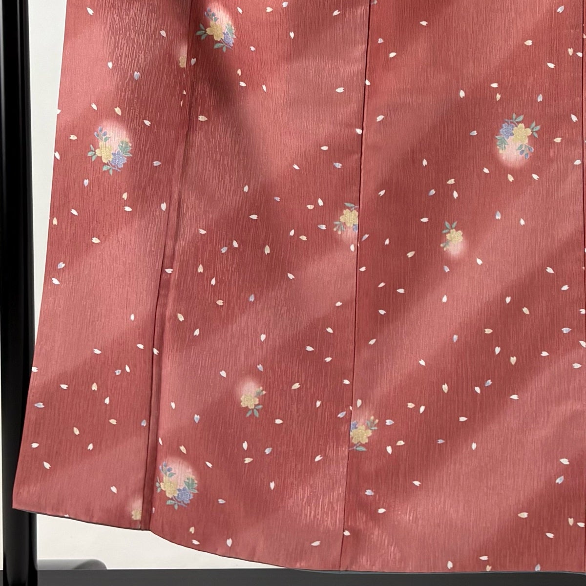 ★専用★未使用品 色無地 桜色 花文 地紋 一つ紋 身丈157.5cm お洒落 小紋 身丈151cm 裄丈62cm S 袷 桜 桜の花びら ぼかし 茜色 化繊 優品