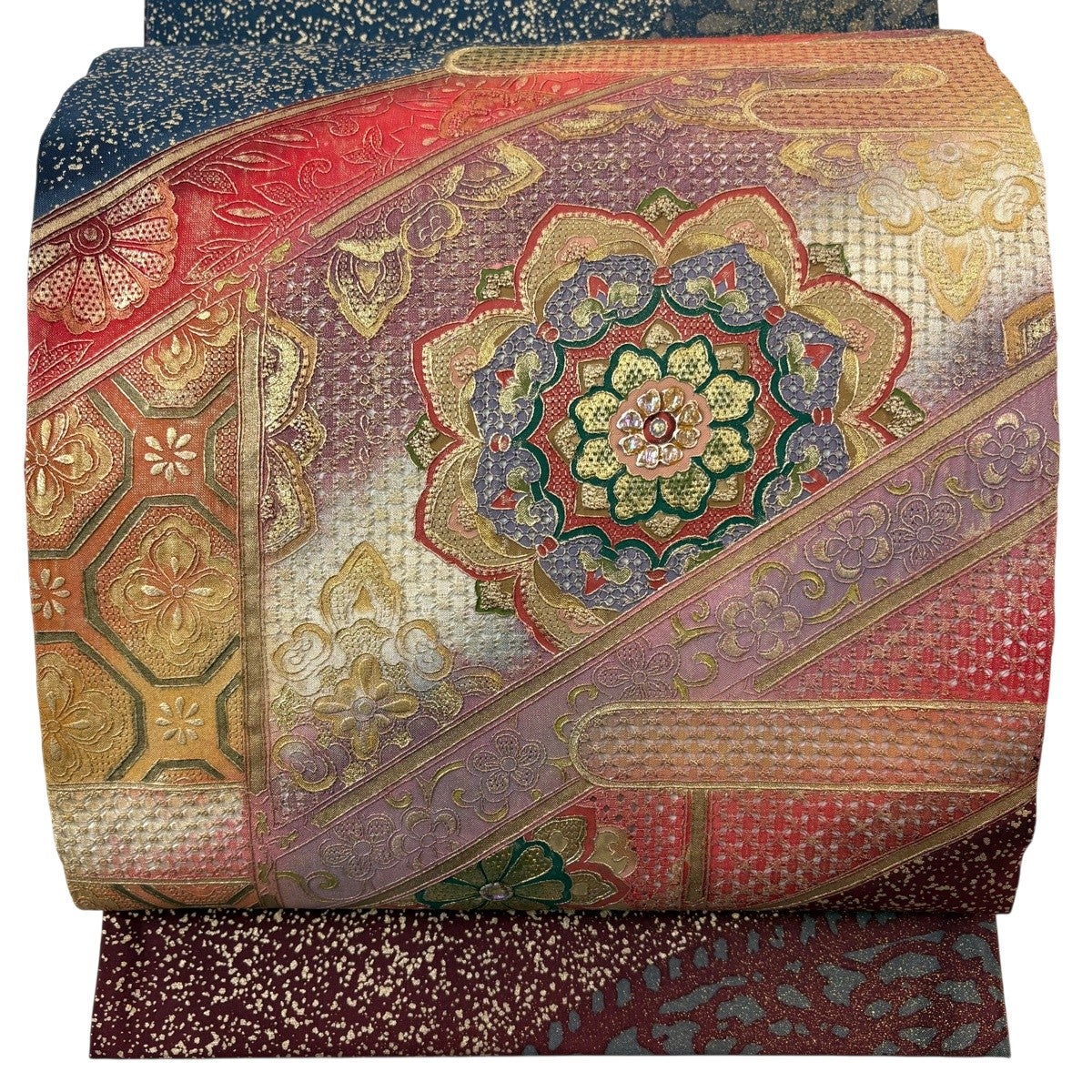 美品】 袋帯 秀品 華文 ヱ霞 刺繍 螺鈿 えんじ色 お太鼓柄 正絹｜中古