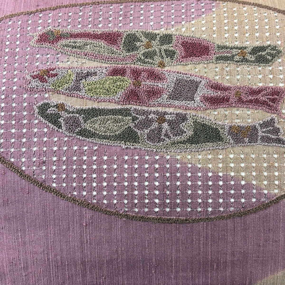 開き名古屋帯 秀品 紬地 魚 草花 相良刺繍 汕頭刺繍 紫 正絹｜中古