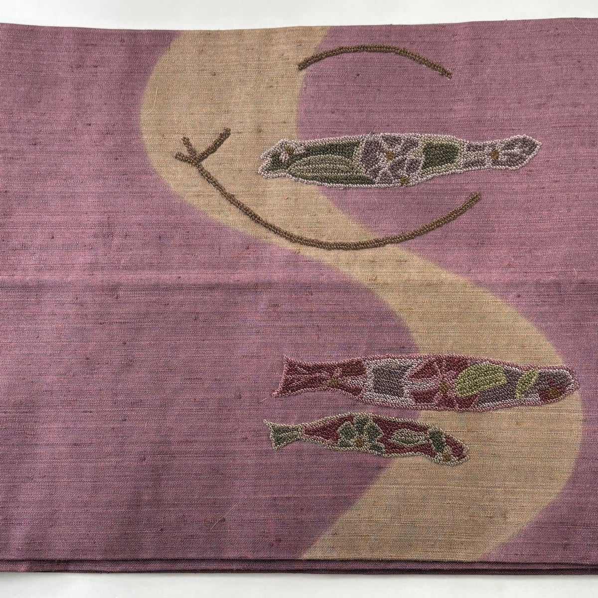 開き名古屋帯 秀品 紬地 魚 草花 相良刺繍 汕頭刺繍 紫 正絹｜中古