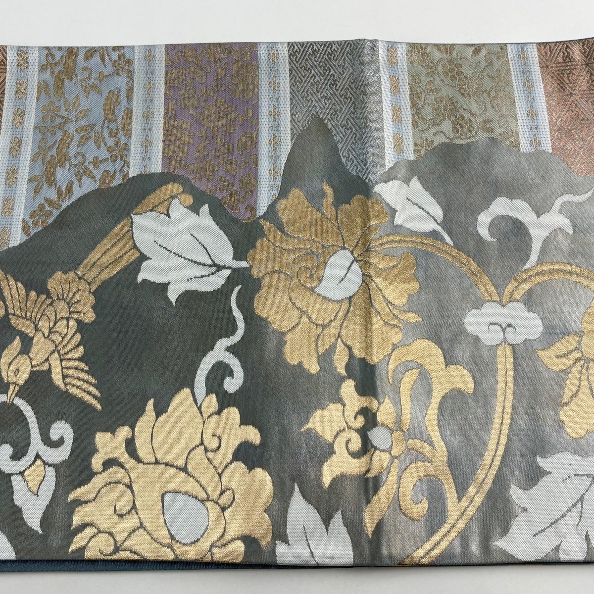 美品】 袋帯 秀品 関西仕立て 花唐草 鳥 箔 金糸 銀色 六通 正絹｜中古