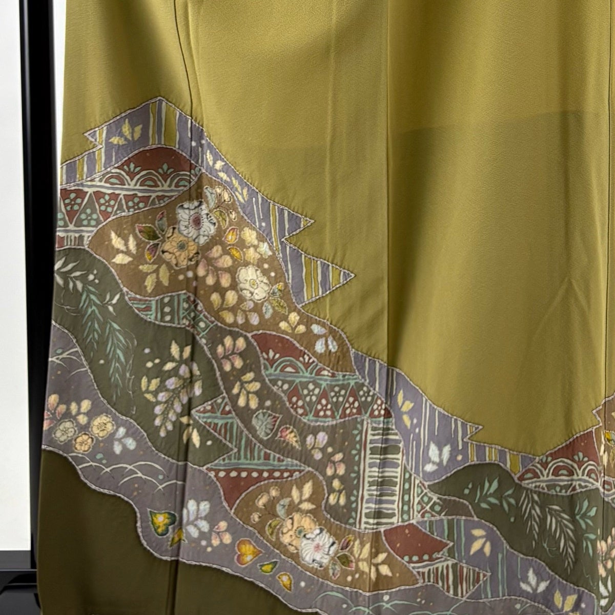 ［6460］色留袖 美品 飾花文様 金彩 一つ紋 蔦 正絹 着物 袷 色留袖 身丈164cm 裄丈65cm M 袷 落款あり 辻が花柄 金彩 鶯色 正絹 秀