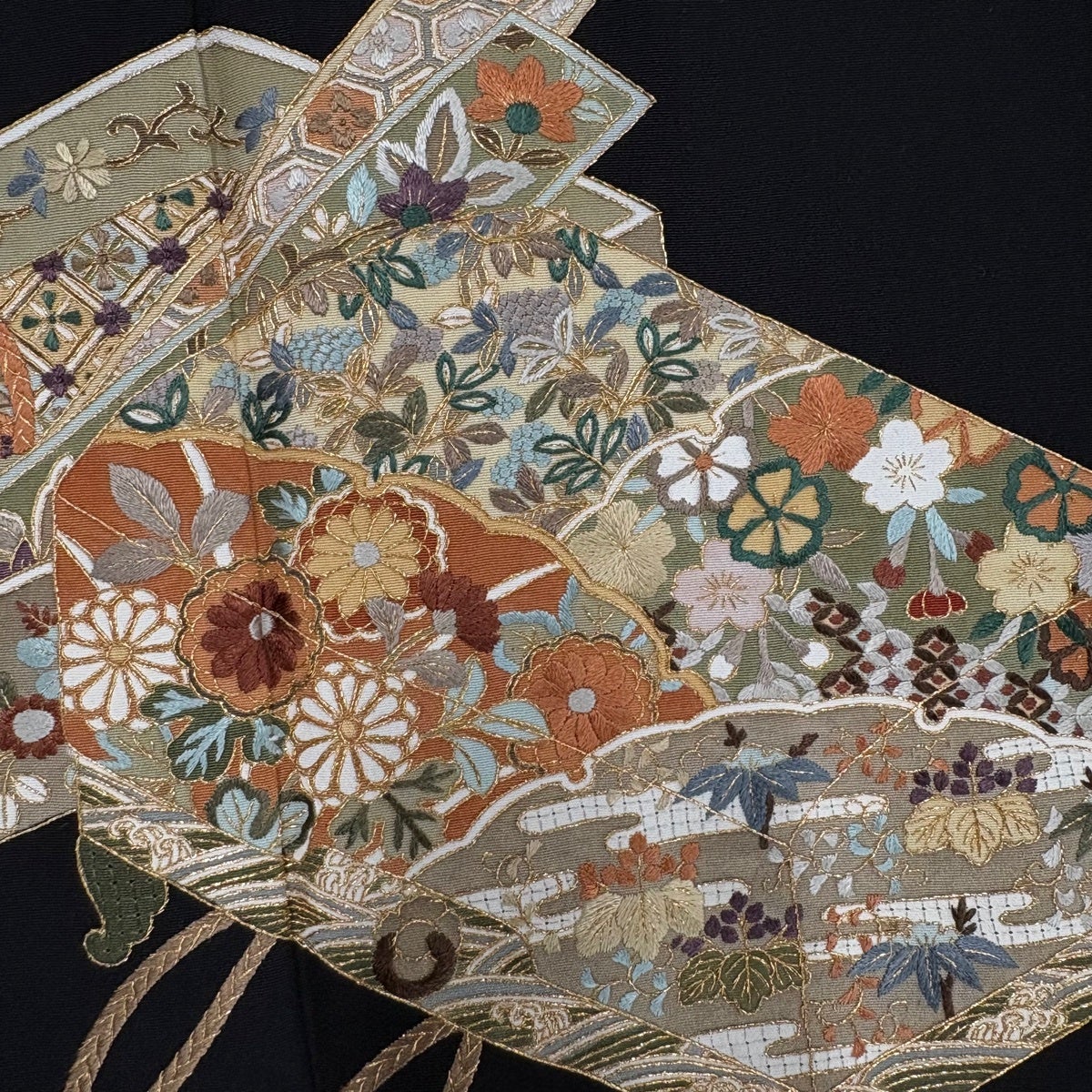 黒留袖 身丈159cm 裄丈62cm S 袷 文箱 巻物 刺繍 金糸 黒 正絹 秀品