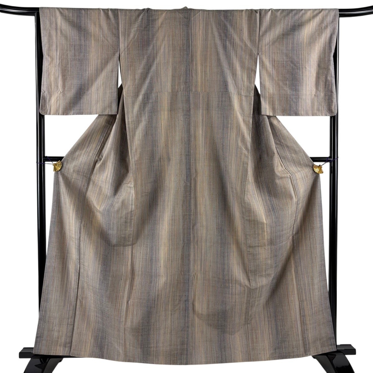 美品！生紬＊タテ柄＊ぼかし＊グラデーション＊上品質＊着物＊袷＊１６３ｃｍ＊裄６７ 美品】 紬 身丈162cm 裄丈66cm M 袷 縦縞 灰茶 正絹 秀品｜中古・古着
