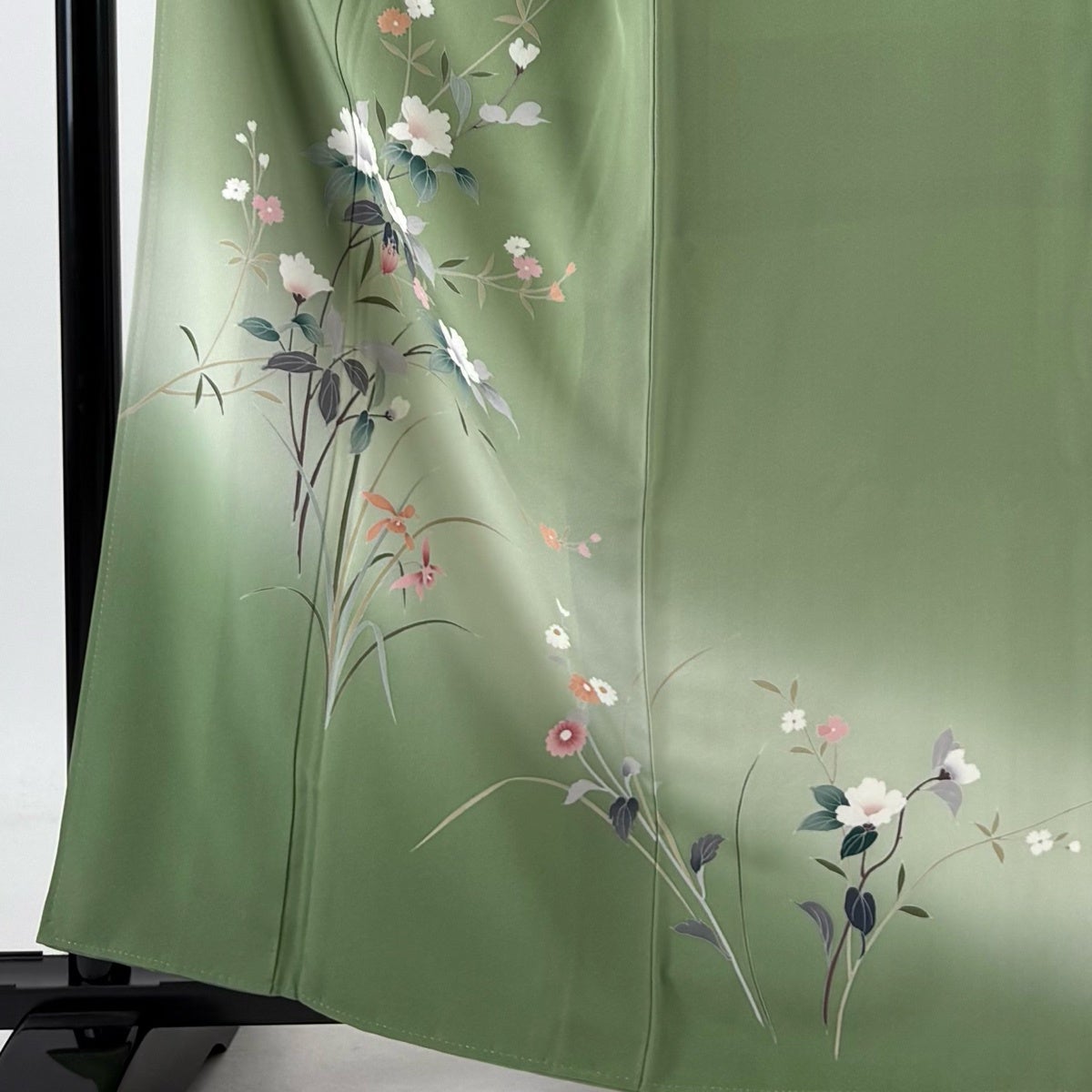 正絹薄目の緑　上品二重紗 幅大きめ 訪問着 身丈162cm 裄丈64.5cm M 袷 枝花 草花 ぼかし 薄緑 正絹 秀品