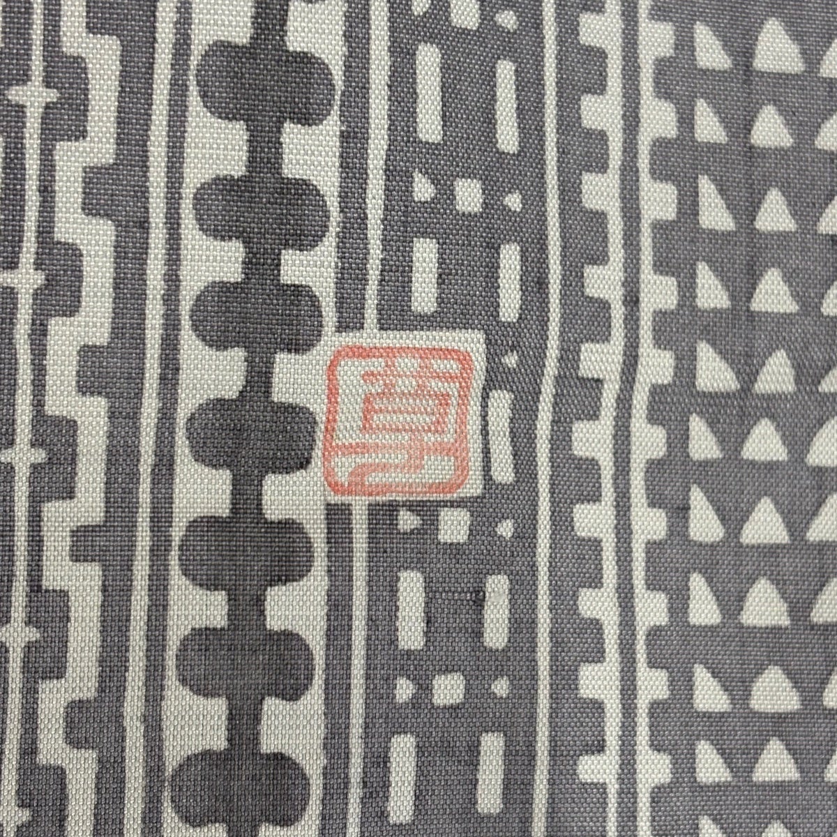 美品】 小紋 身丈161.5cm 裄丈65cm M 袷 紬地 落款あり 縦縞 幾何学