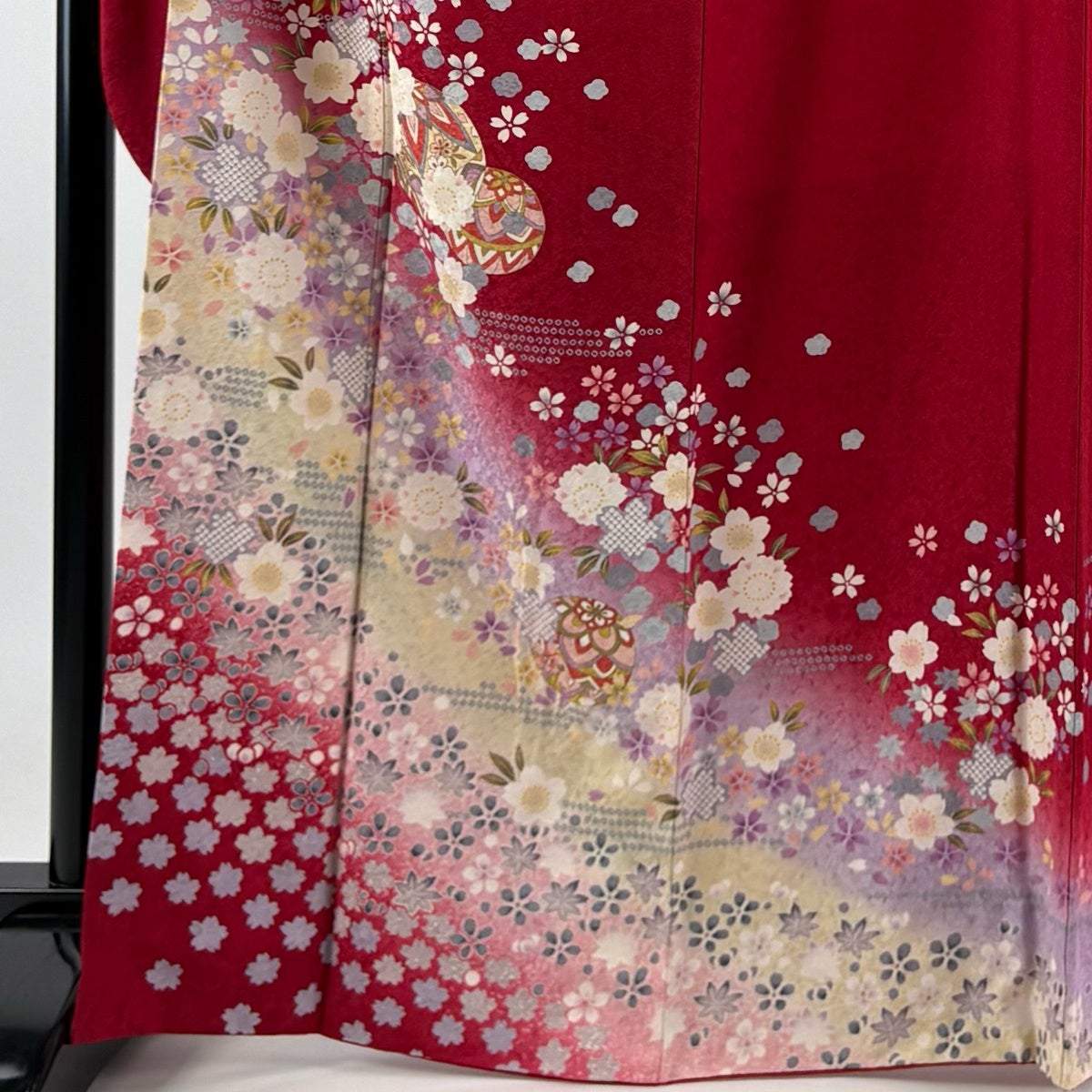 美品】 振袖 身丈167.5cm 裄丈67.5cm L 袷 鞠 桜 金彩 ぼかし 赤 正絹
