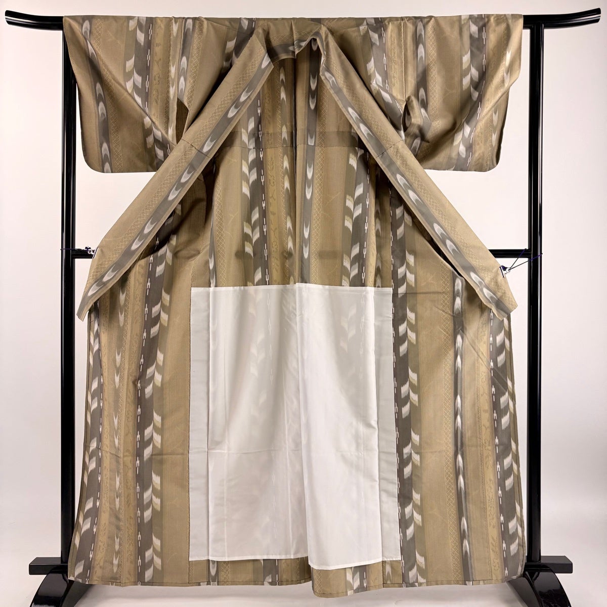 美品】 紬 身丈165cm 裄丈64cm M 単衣 証紙あり 縞 幾何学模様 茶緑色