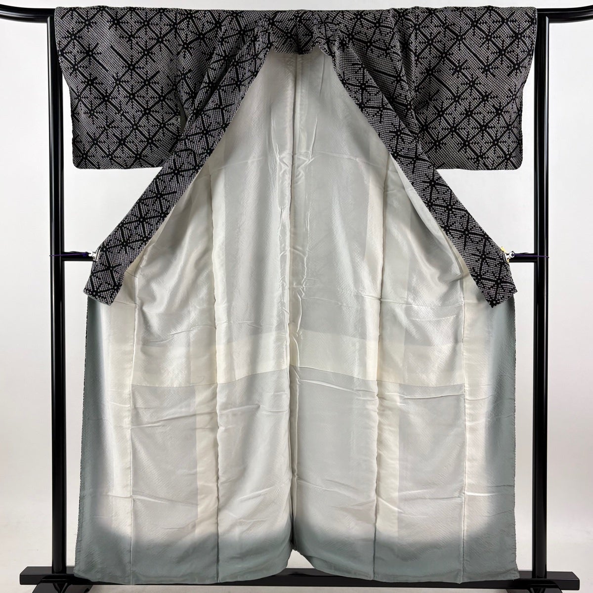 美品】 小紋 身丈156.5cm 裄丈64cm M 袷 幾何学模様 総絞り 黒 正絹 秀