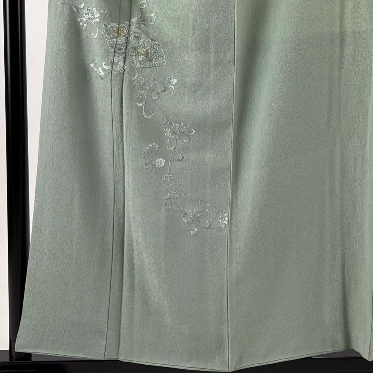 付下げ 身丈157cm 裄丈63.5cm S 袷 扇面 花唐草 金糸 刺繍 薄緑 正絹
