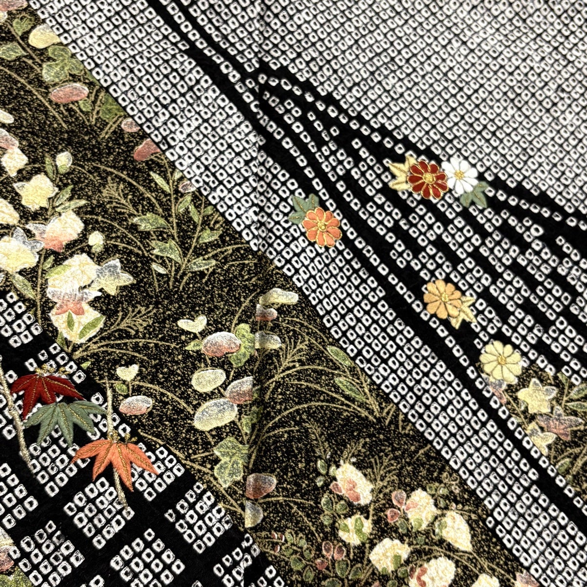 訪問着 身丈154cm 裄丈63cm S 袷 秋草 笹 刺繍 絞り 黒 正絹 秀品