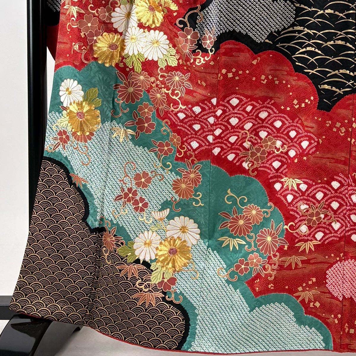 振袖 身丈164cm 裄丈66cm M 袷 菊唐草 雲文 絞り 刺繍 赤 正絹 秀品