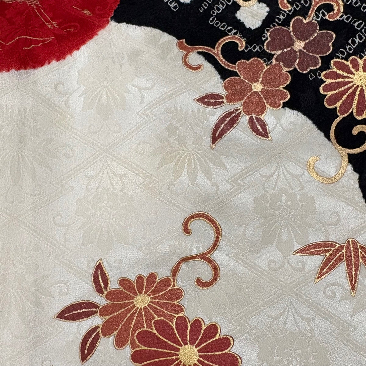 振袖 身丈164cm 裄丈66cm M 袷 菊唐草 雲文 絞り 刺繍 赤 正絹 秀品